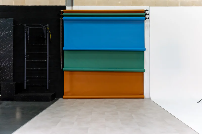 Fondos Colorama estudio Sevilla - Fotografía producto ecommerce con colores vibrantes