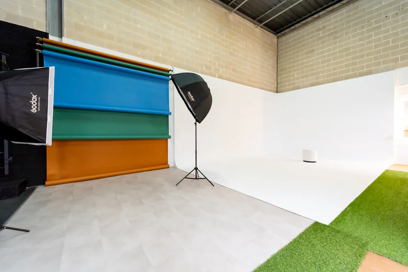 Estudio contenido redes sociales Sevilla - Fondos coloridos para Instagram, TikTok y YouTube