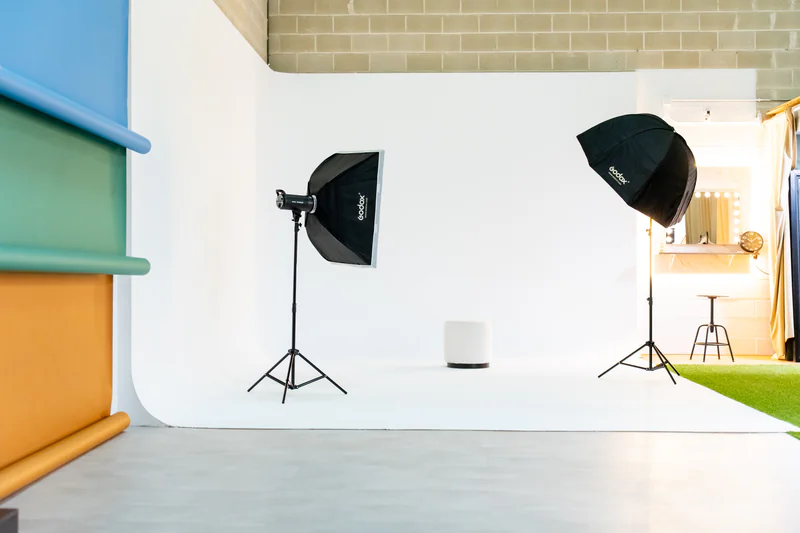 Sistema iluminación LED estudio fotográfico Sevilla - Ciclorama con fondos infinitos profesionales